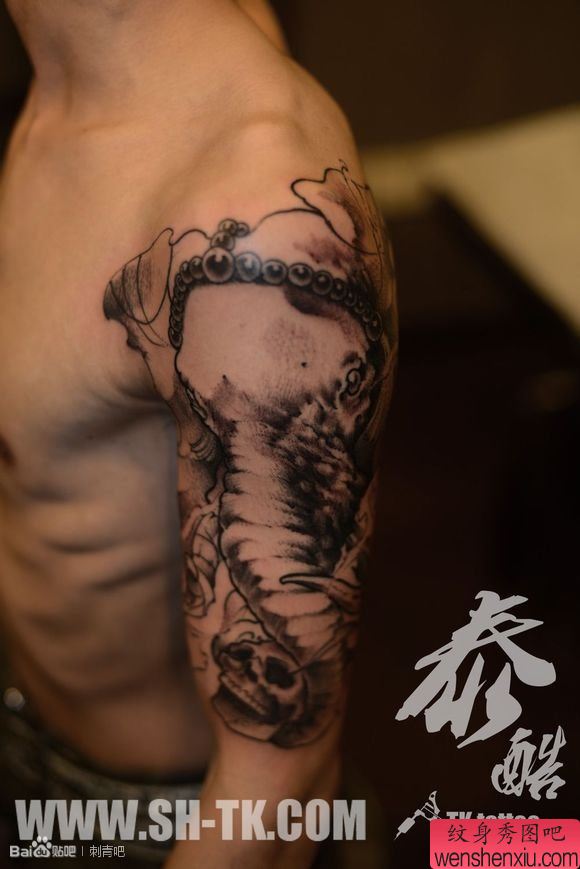 男性胳膊象财神骷髅纹身图案