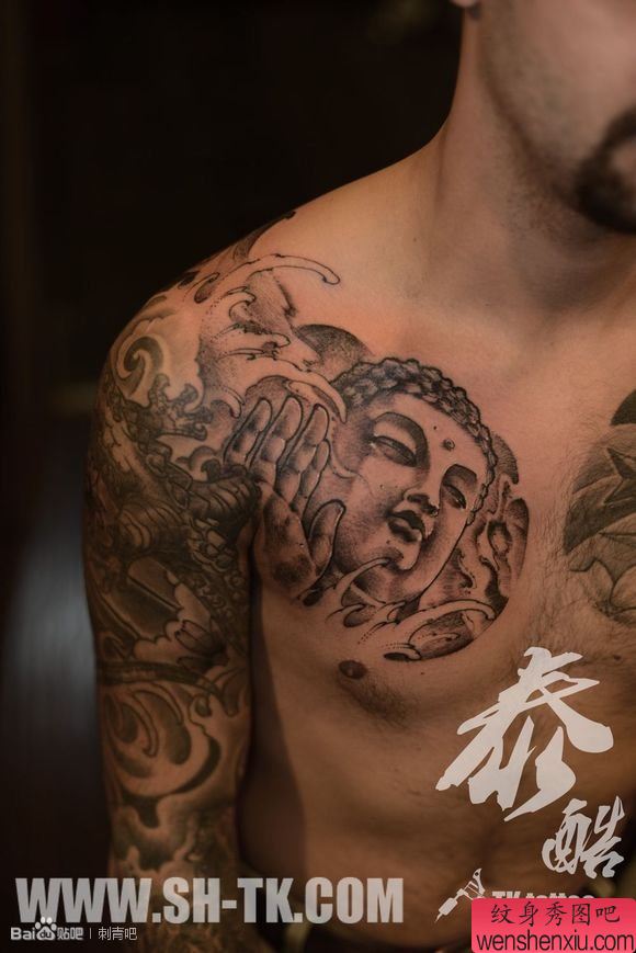 男性胸部佛半胛纹身图案