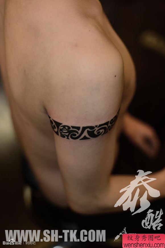 男性胳膊个性欧美臂环纹身图案