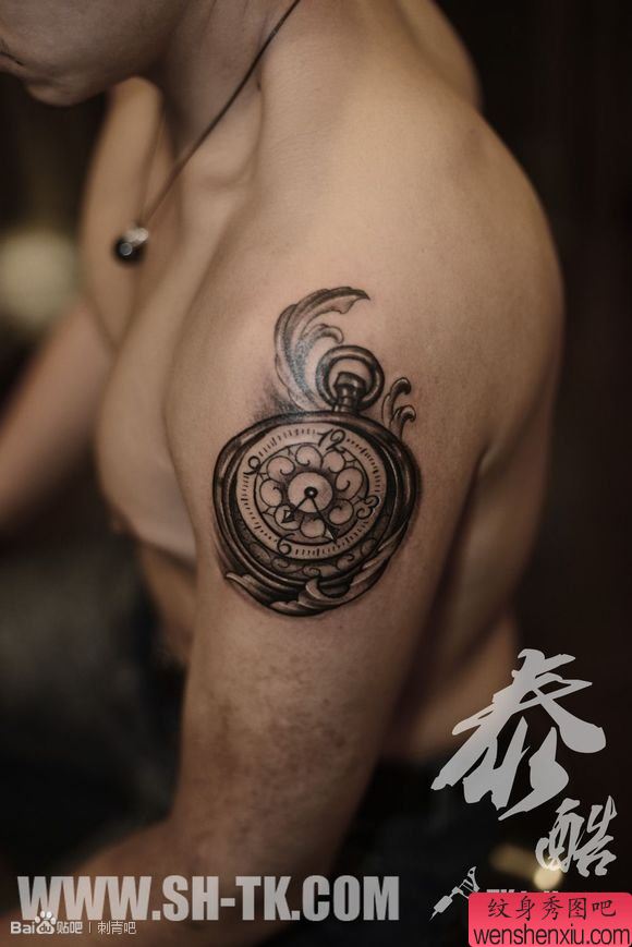 男性胳膊图腾时钟纹身图案
