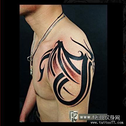 男性肩部很霸气的披肩图腾纹身图案