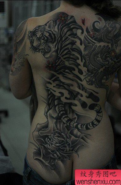 背部大图虎纹身图案