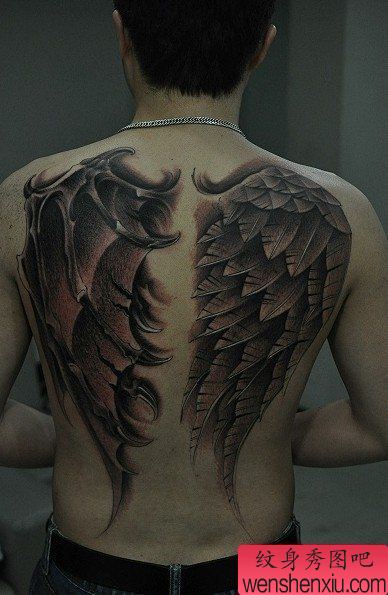 背部个性天使和恶魔翅膀纹身图案