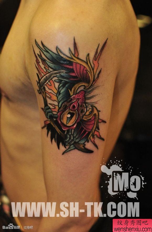 胳膊翅膀刀纹身图案