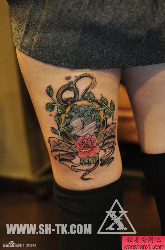 女人腿部花腾花绳子顠带纹身图案