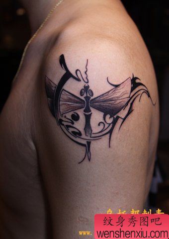 胳膊独特蝴蝶纹身图案