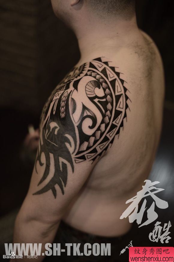 男性胳膊半胛图腾（2）纹身图案