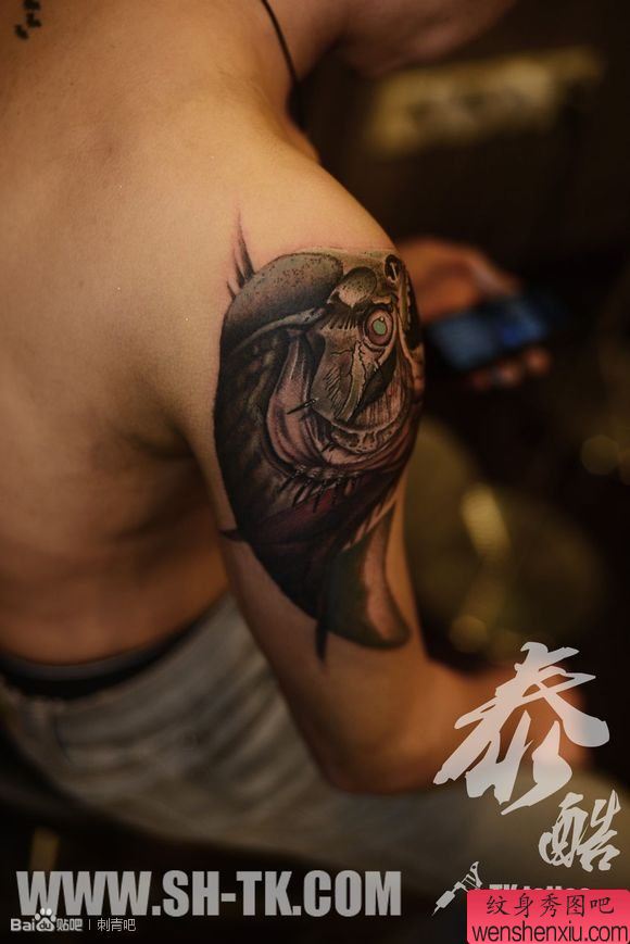 男性胳膊鲨鱼(1)纹身图案