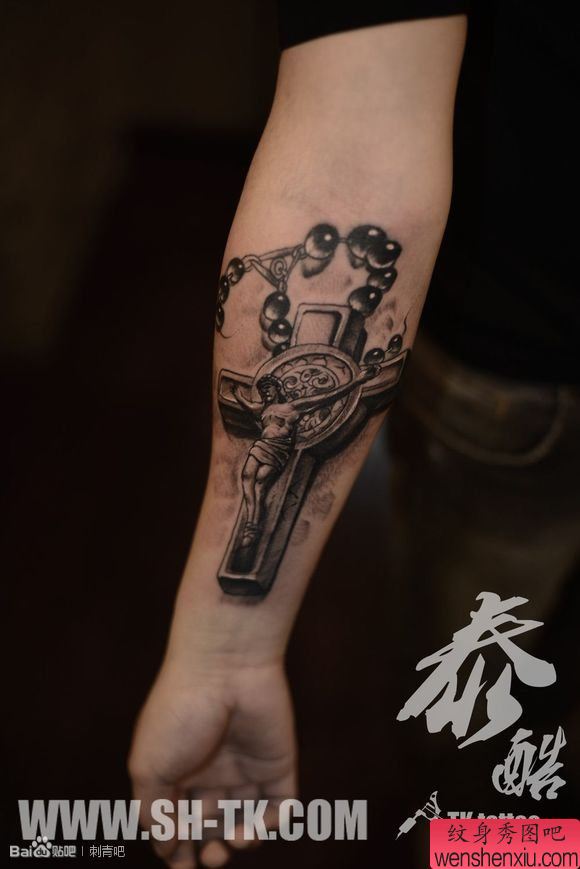 手部十安架耶稣纹身图案