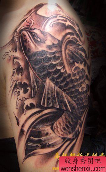 胳膊个性锂鱼纹身图案