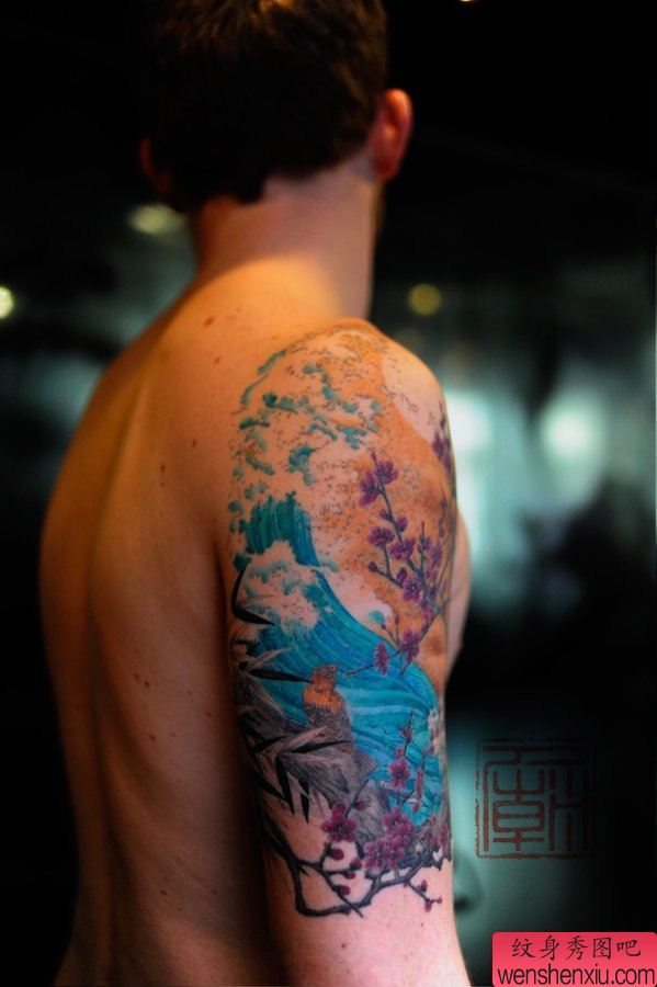 胳膊好看的一副桃花纹身图案