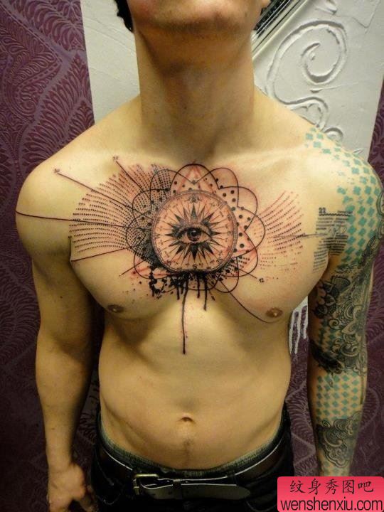 胸部之特别风格上帝之眼花腾纹身图案