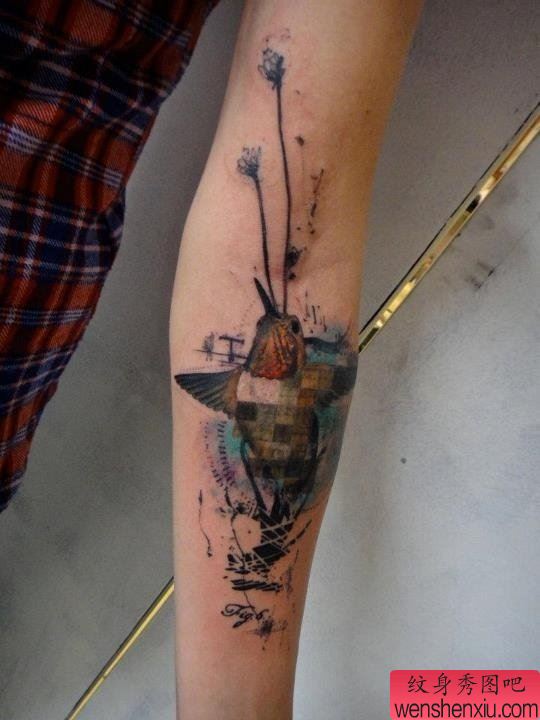 手部之特别风格鸟花纹身图案