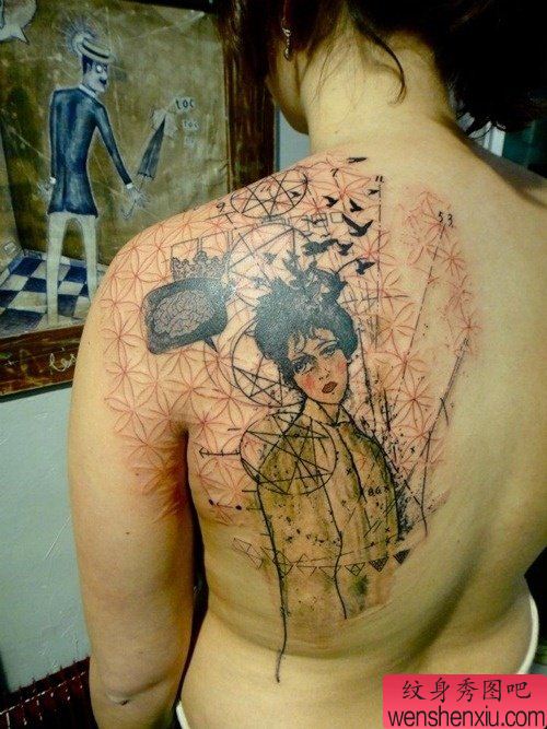 背部之特别风格花格女神纹身图案