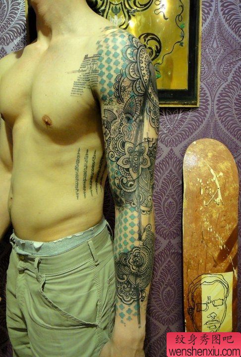 胳膊之特别风格古典图腾花臂纹身图案