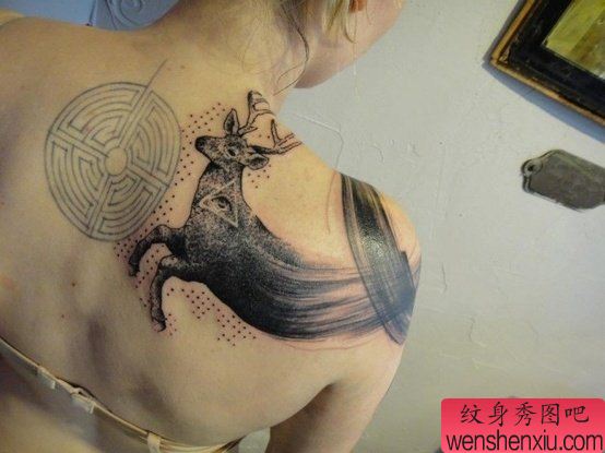 肩部之特别风格鹿风纹身图案