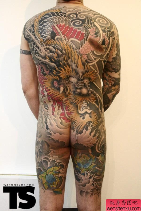 满背经典大气龙文身作品