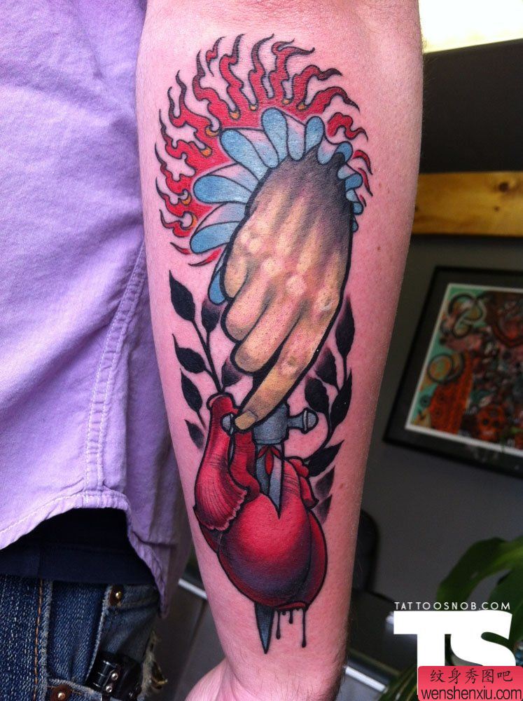手部一幅创意手心文身作品