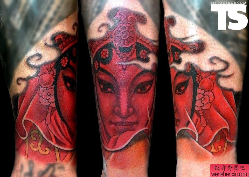 手部一幅创意青衣文身作品