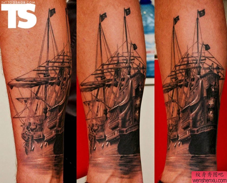 手部一幅创意船文身作品