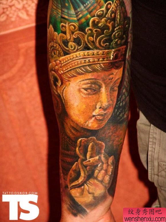 手部一幅创意佛文身作品