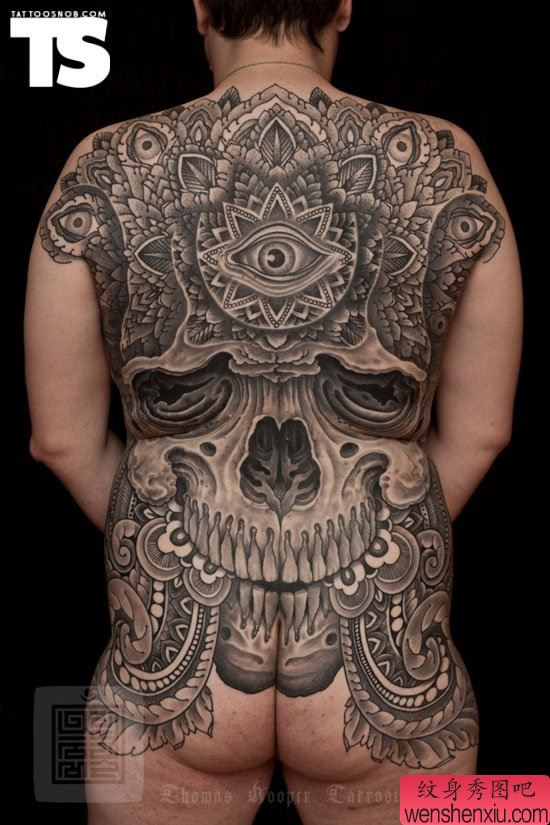 满背经典大气图腾骷髅头文身作品