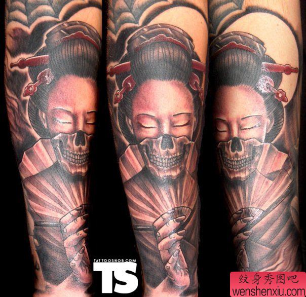 手部一幅创意骷髅艺妓文身作品