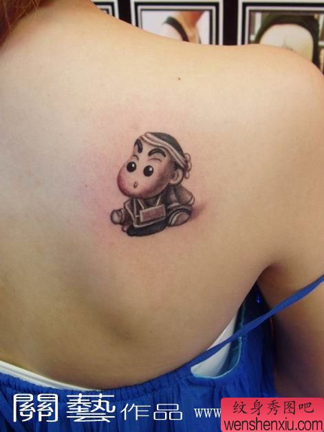 背部一幅创意小清新文身作品