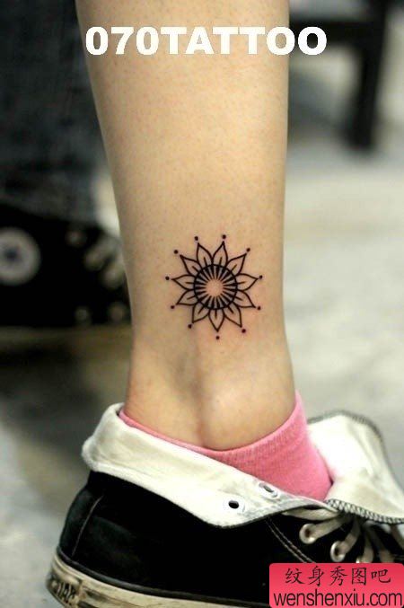 小清新腿部花腾图腾文身作品