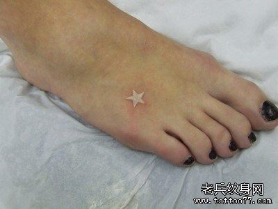 小清新脚部五角星文身作品