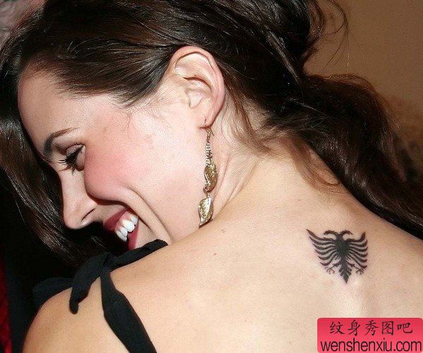 小清新背部小蜘蛛文身作品