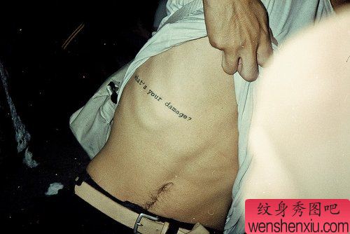 小清新腹部英文字母文身作品