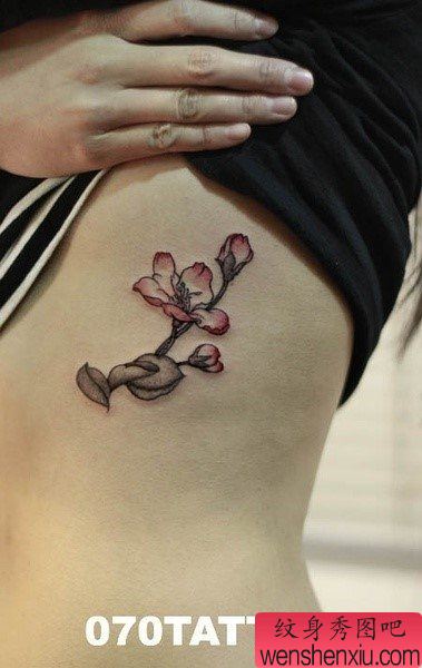 小清新腰部桃花文身作品