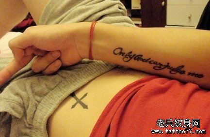 小清新手部英文字母文身作品