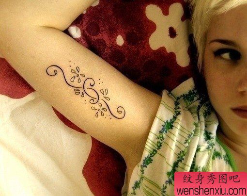 小清新手部花腾文身作品