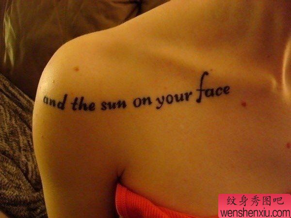 小清新胸部字母文身作品