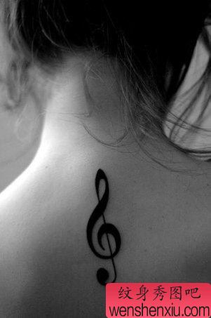 小清新女人背部音乐图腾文身作品