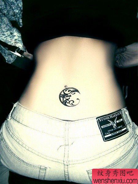 小清新腰部月亮图腾文身作品