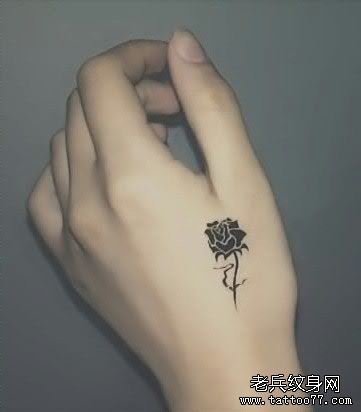 小清新手背图腾花文身作品
