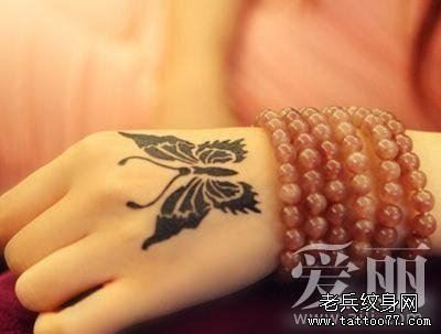 小清新手背蝴蝶文身作品