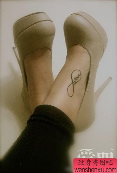 小清新脚面英文字母文身作品