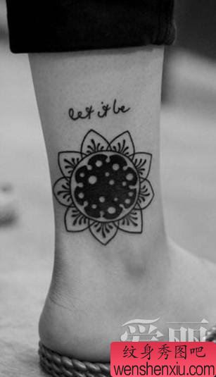 小清新脚部向日图腾文身作品