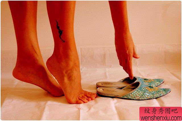 小清新脚部创意蝙蝠文身作品