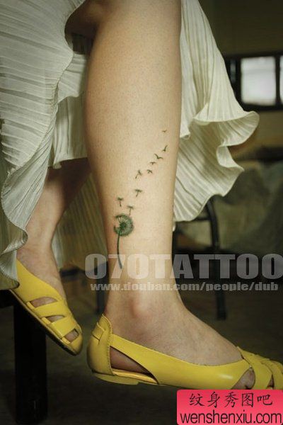 小清新女人腿部蒲公英文身作品