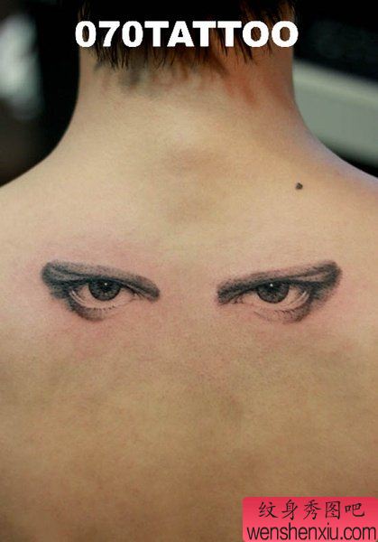 小清新背部眼睛文身作品
