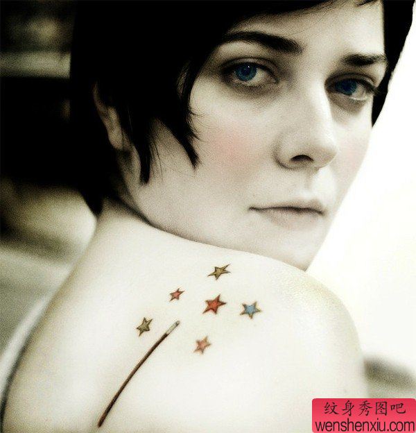 小清新肩部五角星文身作品