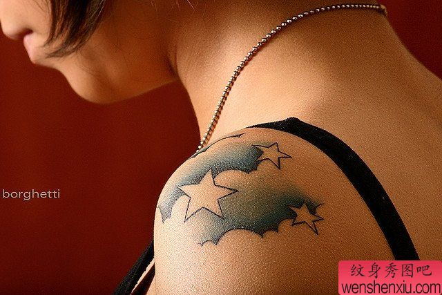 小清新肩部云五角星文身作品