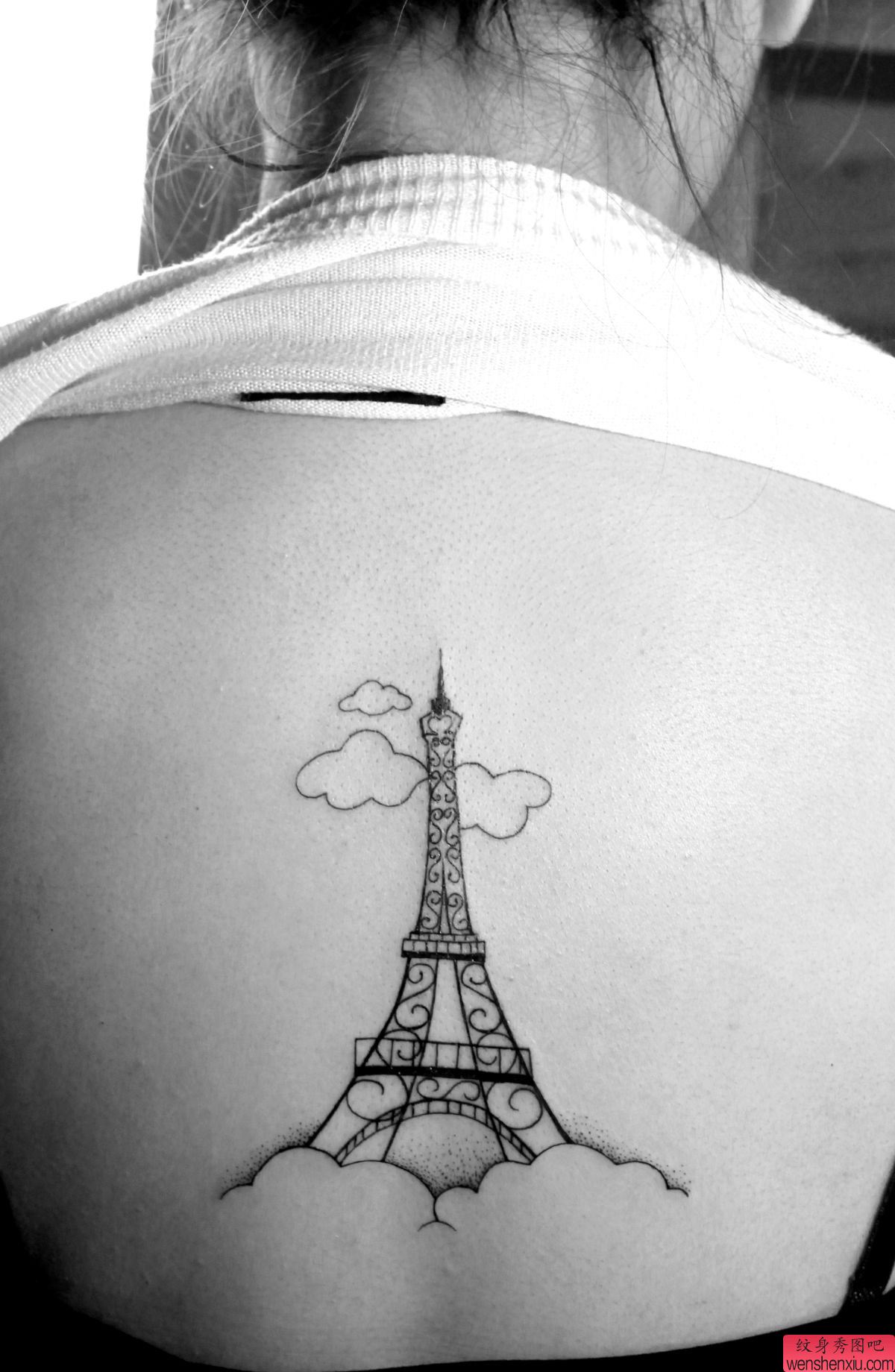 背部埃菲尔铁塔纹身图案