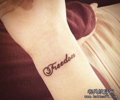 纹身秀图吧推荐一幅手臂小清新字母纹身图案
