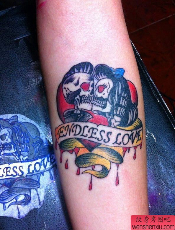 纹身秀图吧分享一幅欧美风格的手臂骷髅纹身图片